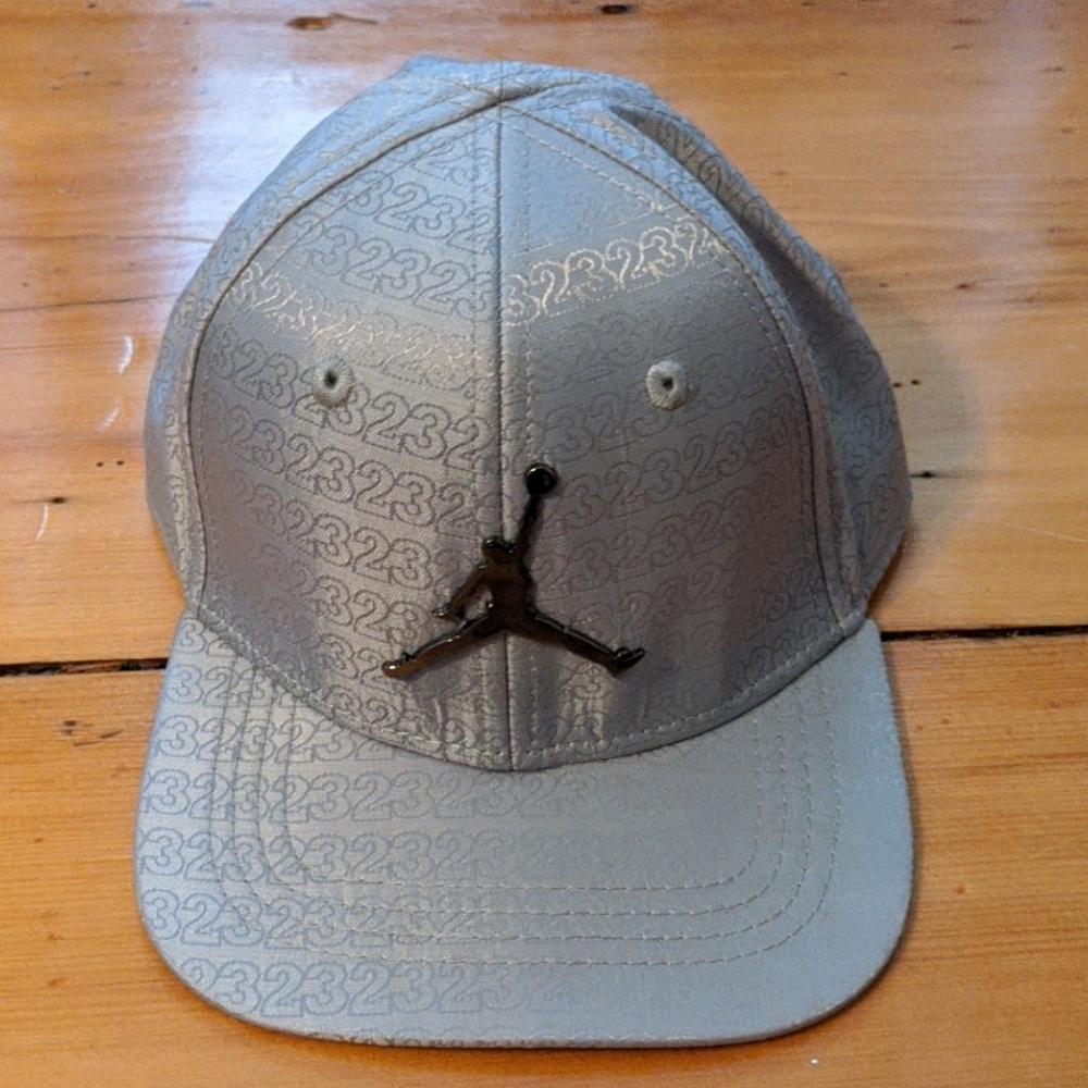 Infant jordan hat
